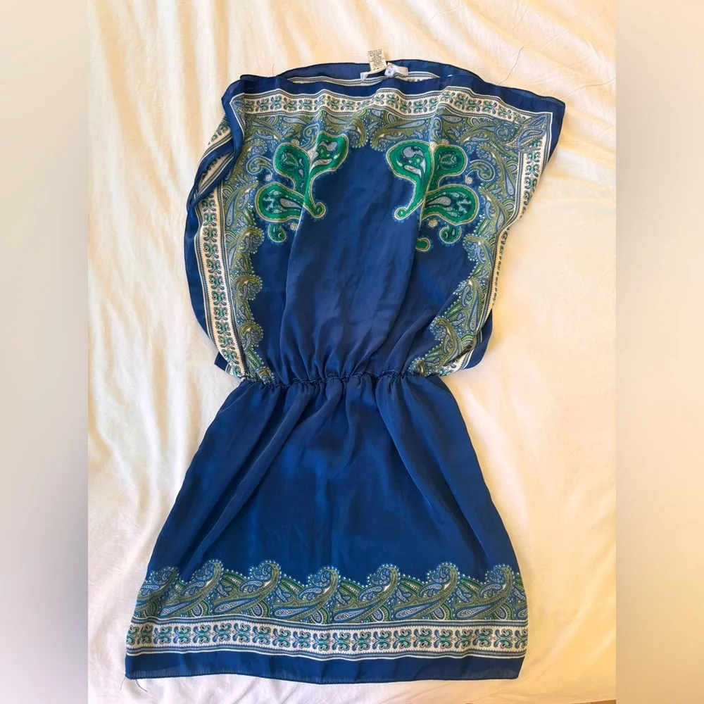 Dresses - Picture 2 of 3